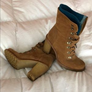 Size 6 UGG heeled boots